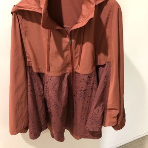 Lululemon water resistant cape